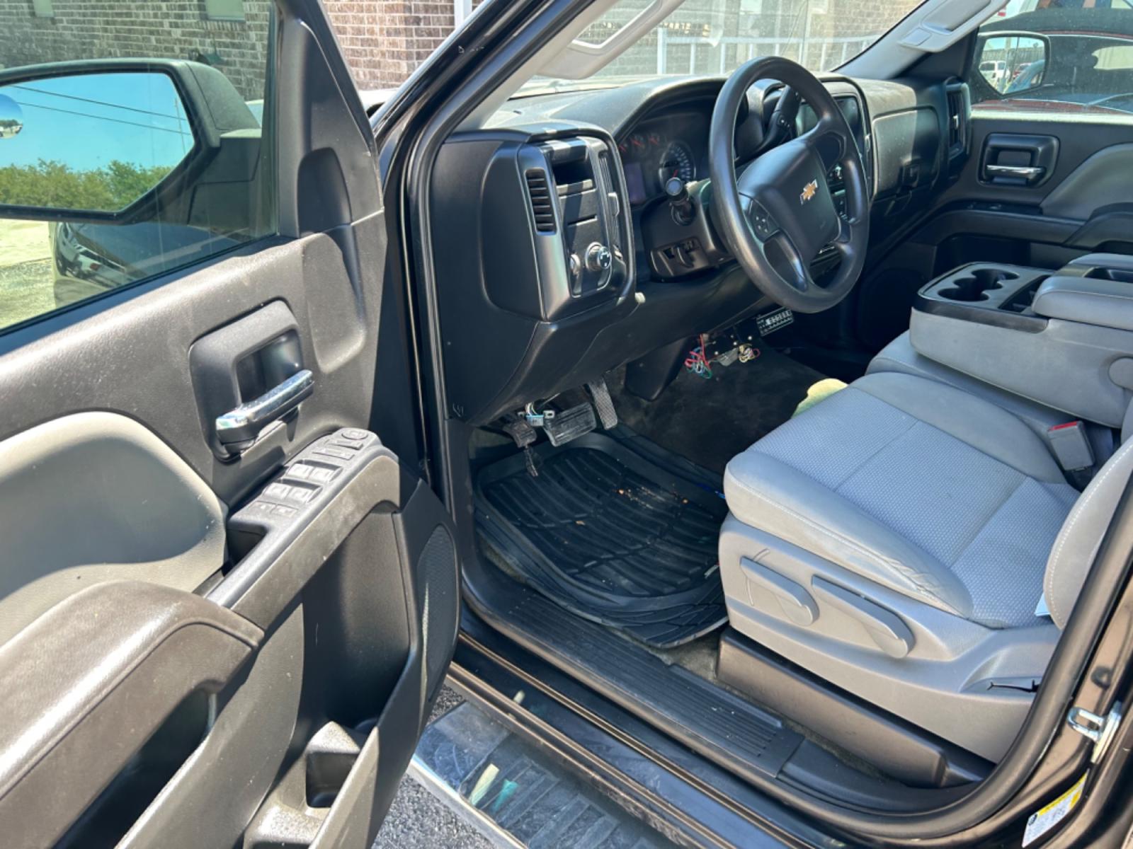 2018 Black Chevrolet Silverado 1500 Custom Crew Cab 2WD (3GCPCPEH3JG) with an 4.3L V6 engine, 6A transmission, located at 1687 Business 35 S, New Braunfels, TX, 78130, (830) 625-7159, 29.655487, -98.051491 - Photo #5